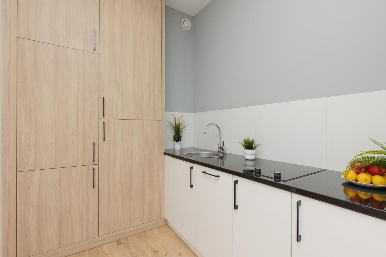 Wola Pet-Friendly Apartments With Ac Slawinska By Noclegi Renters Varşovia Exterior foto