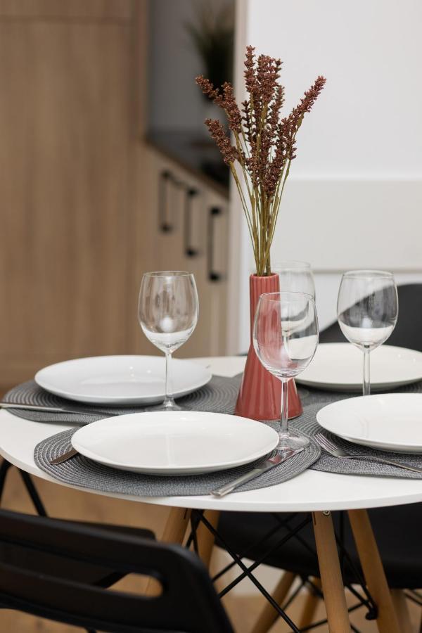 Wola Pet-Friendly Apartments With Ac Slawinska By Noclegi Renters Varşovia Exterior foto
