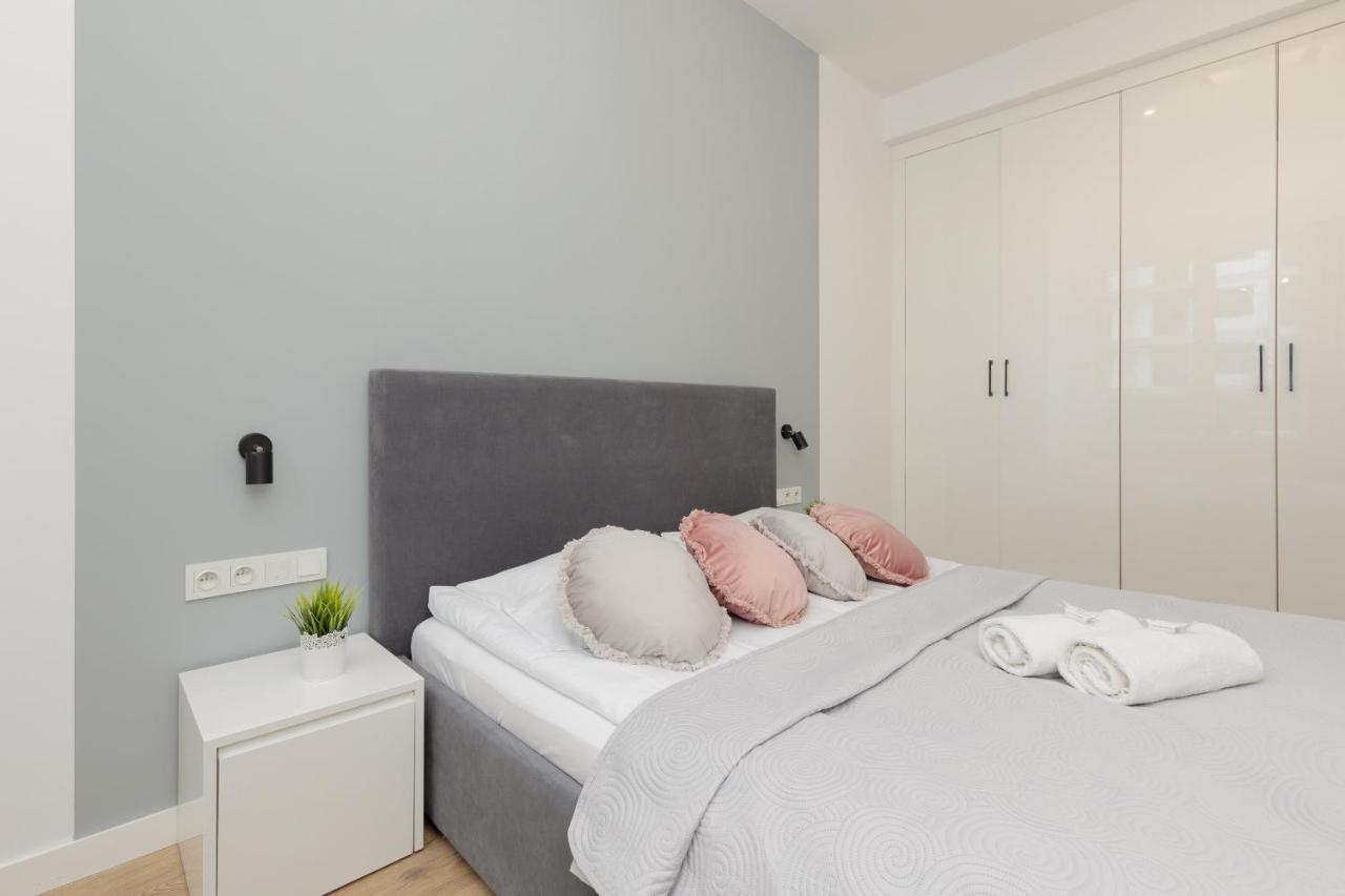Wola Pet-Friendly Apartments With Ac Slawinska By Noclegi Renters Varşovia Exterior foto