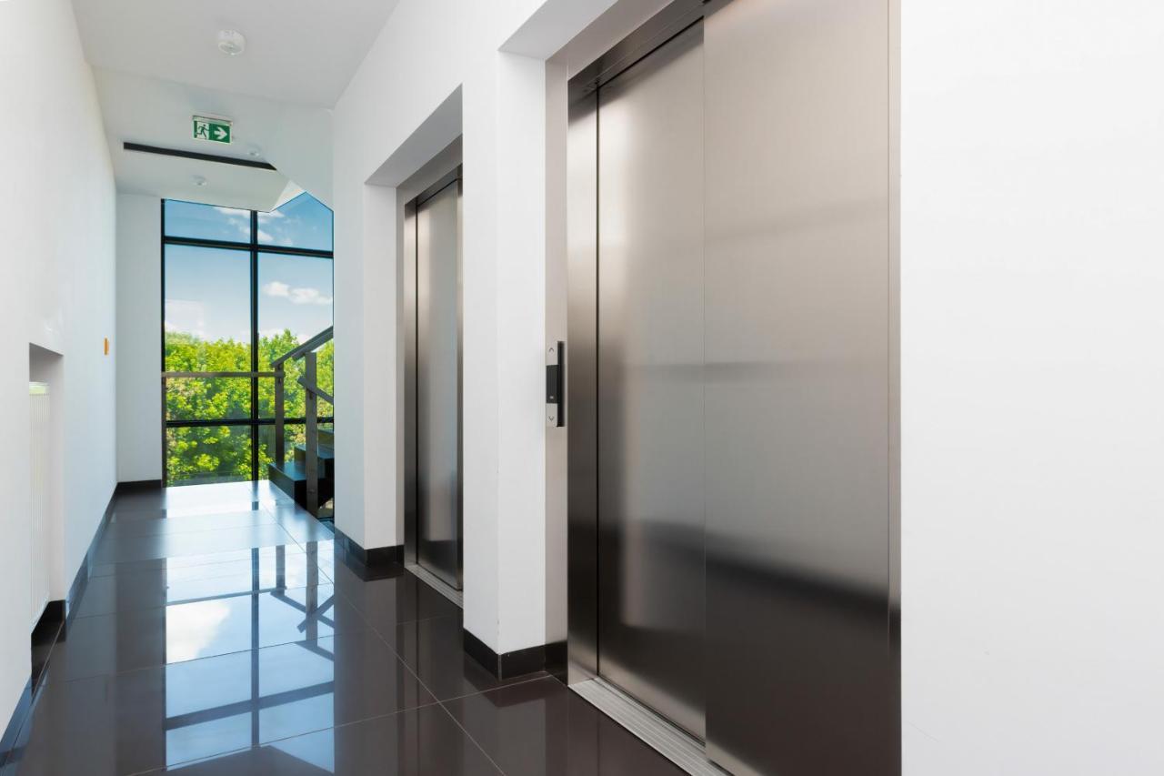 Wola Pet-Friendly Apartments With Ac Slawinska By Noclegi Renters Varşovia Exterior foto