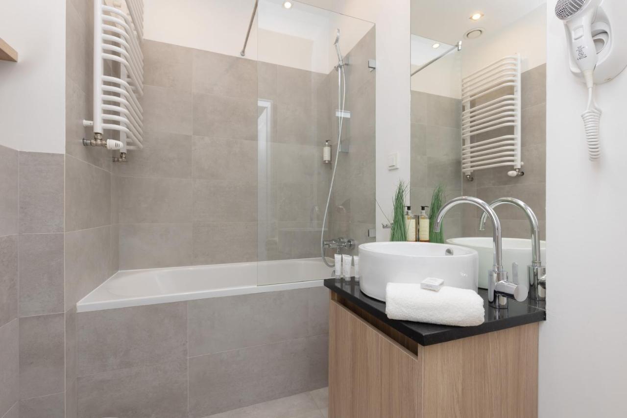 Wola Pet-Friendly Apartments With Ac Slawinska By Noclegi Renters Varşovia Exterior foto