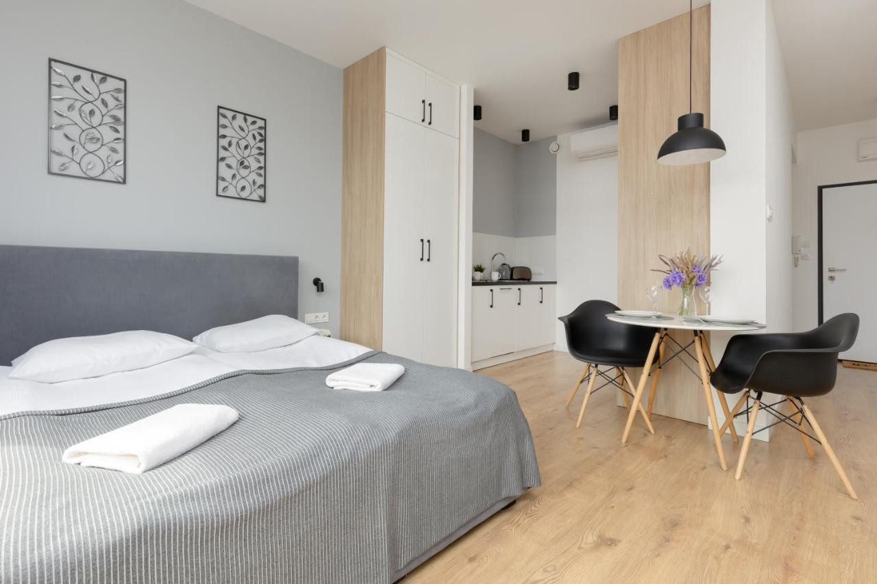 Wola Pet-Friendly Apartments With Ac Slawinska By Noclegi Renters Varşovia Exterior foto
