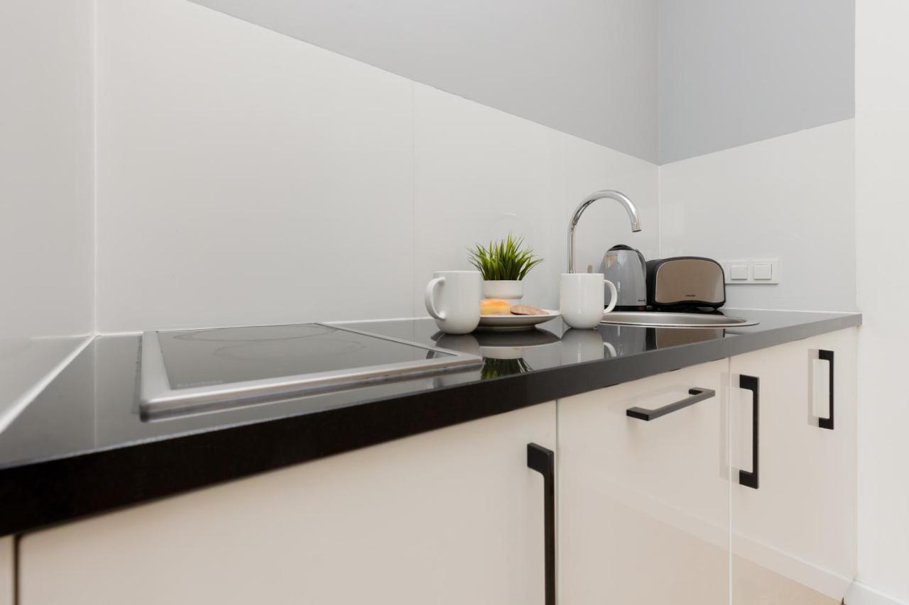Wola Pet-Friendly Apartments With Ac Slawinska By Noclegi Renters Varşovia Exterior foto