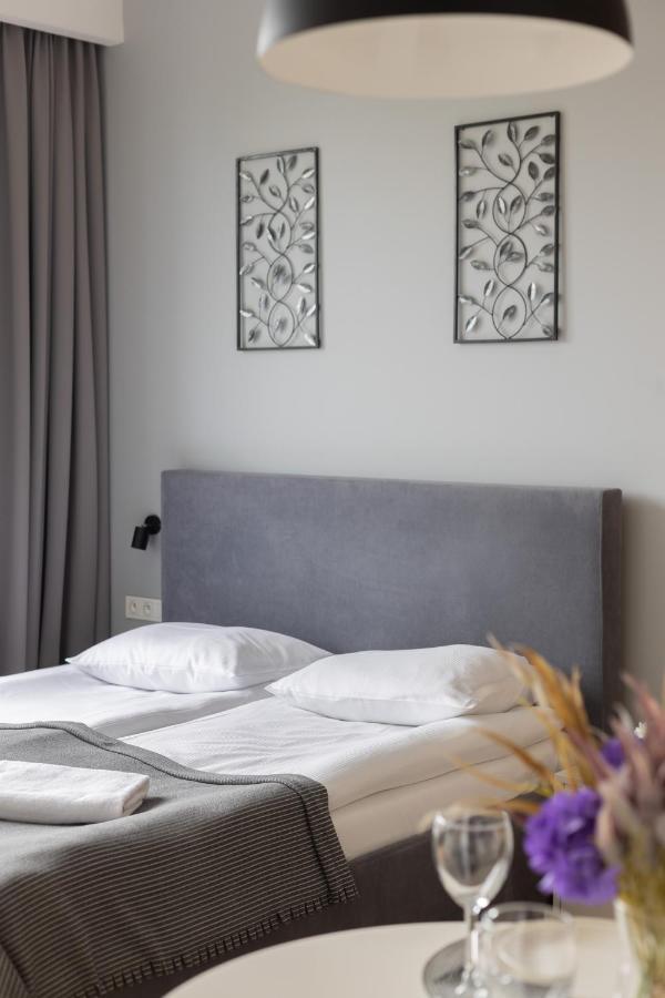 Wola Pet-Friendly Apartments With Ac Slawinska By Noclegi Renters Varşovia Exterior foto