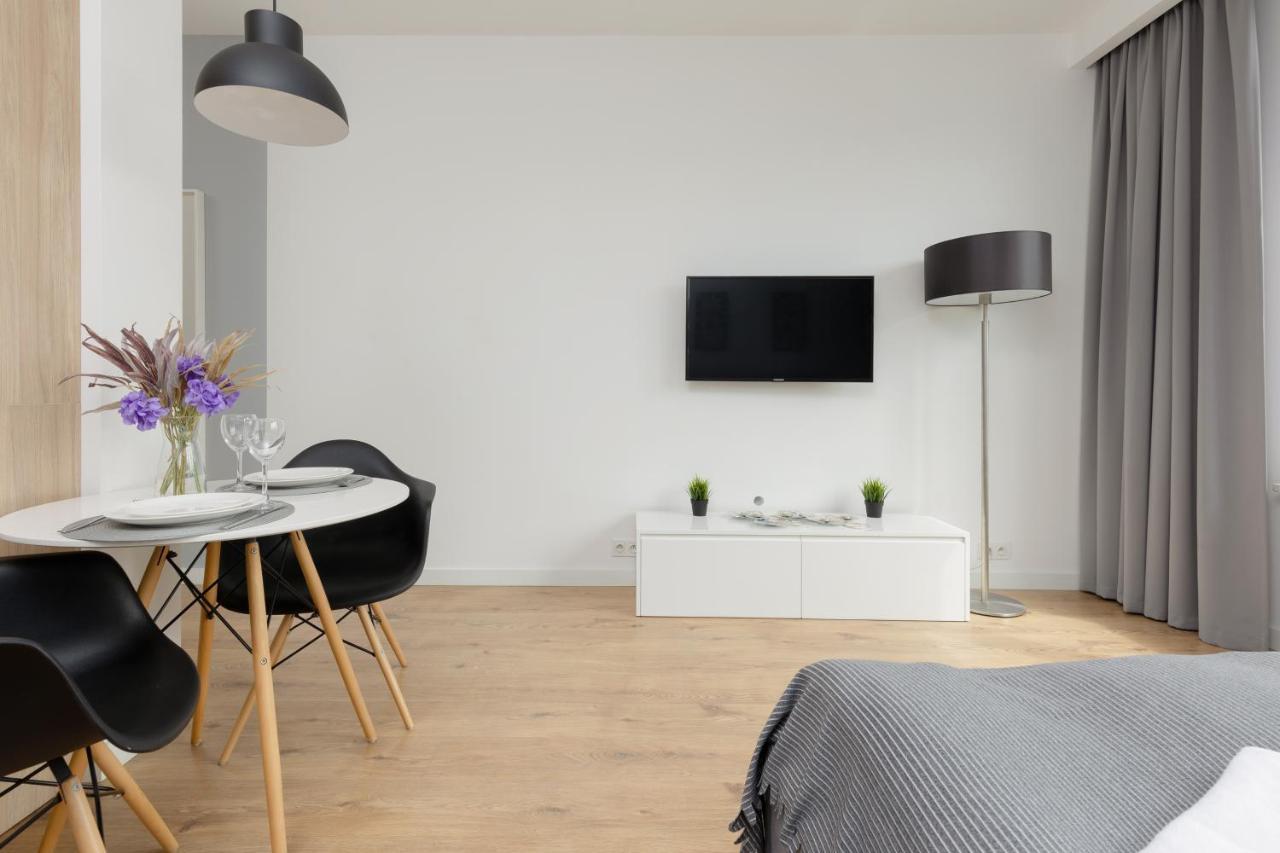 Wola Pet-Friendly Apartments With Ac Slawinska By Noclegi Renters Varşovia Exterior foto