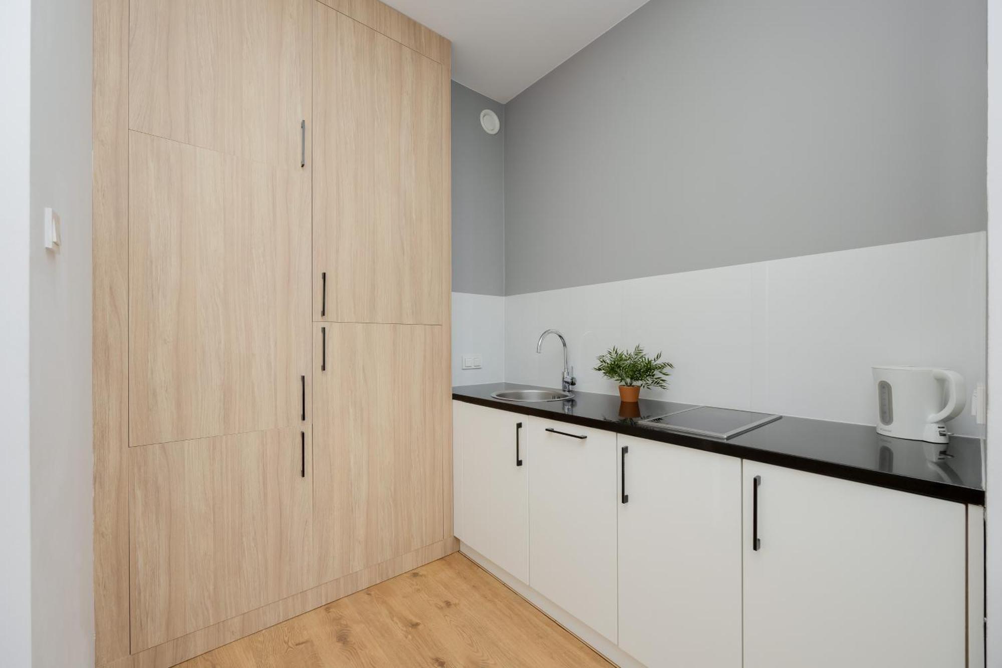 Wola Pet-Friendly Apartments With Ac Slawinska By Noclegi Renters Varşovia Exterior foto