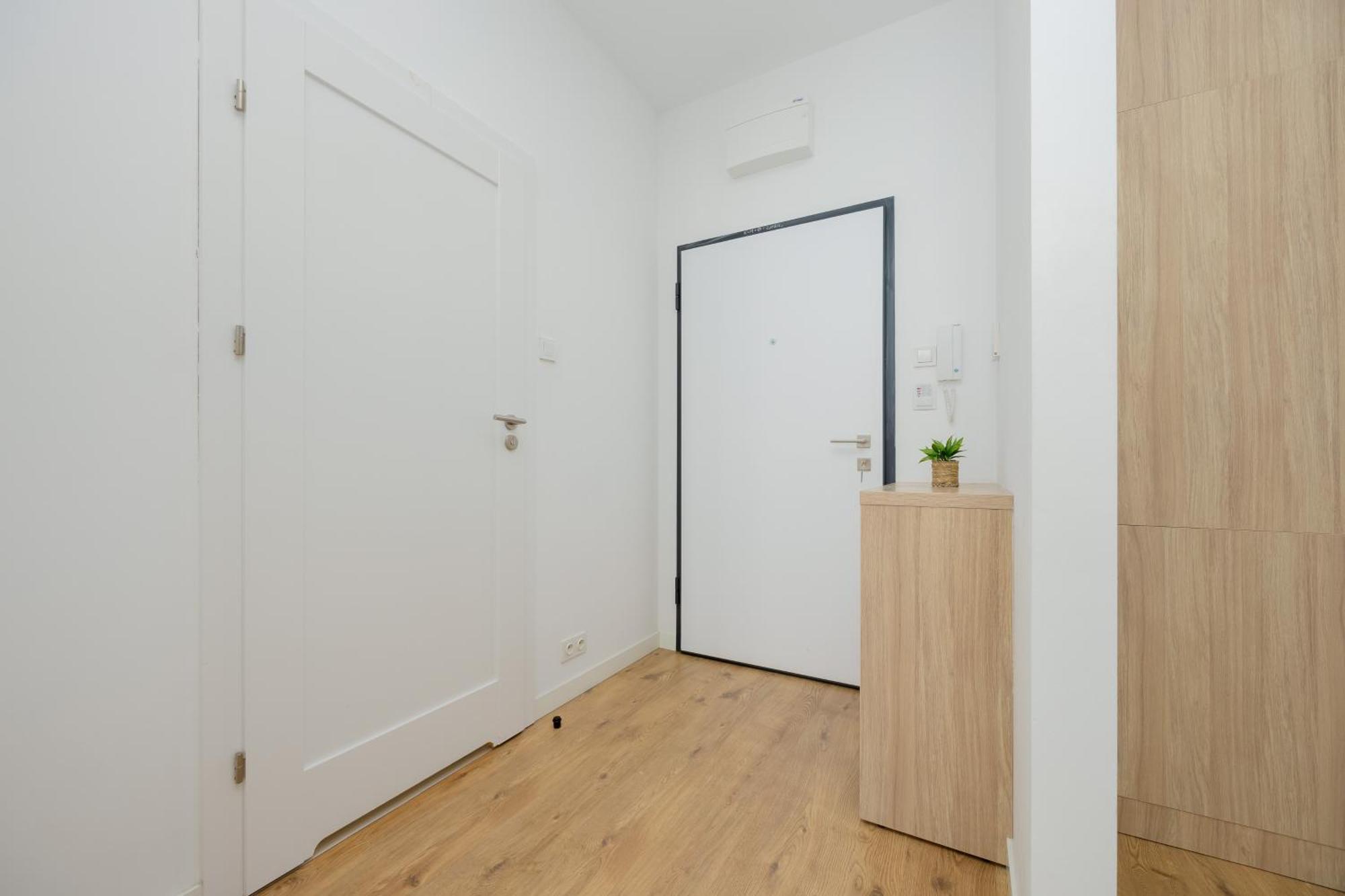 Wola Pet-Friendly Apartments With Ac Slawinska By Noclegi Renters Varşovia Exterior foto