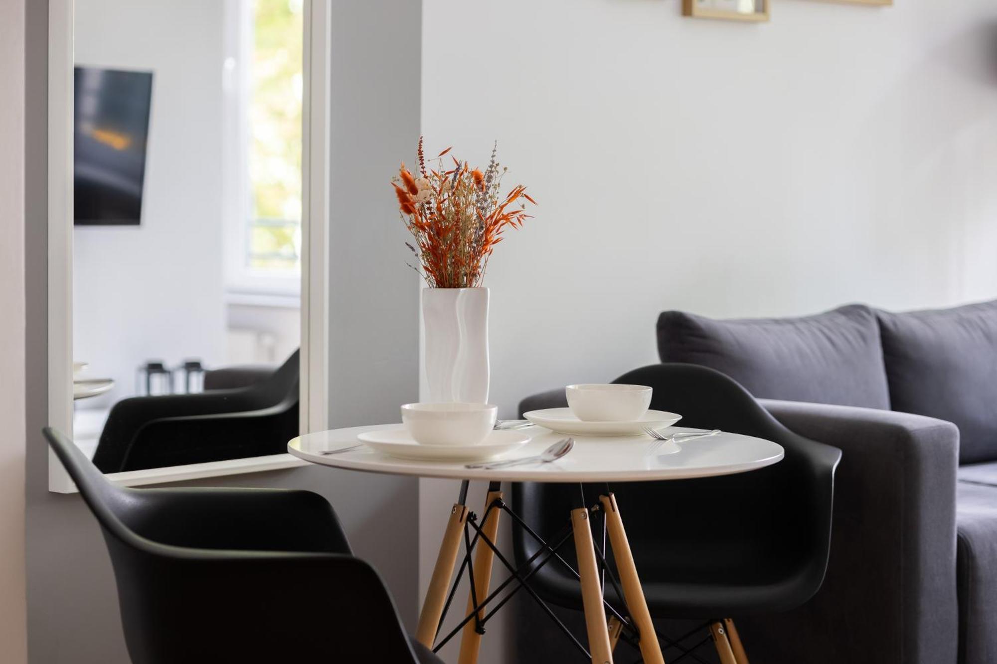 Wola Pet-Friendly Apartments With Ac Slawinska By Noclegi Renters Varşovia Exterior foto